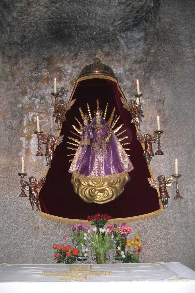 Plus de 150 000 croyants vont chaque année prier devant l’image de Marie entourée de six putti © Karin Janz, 2011