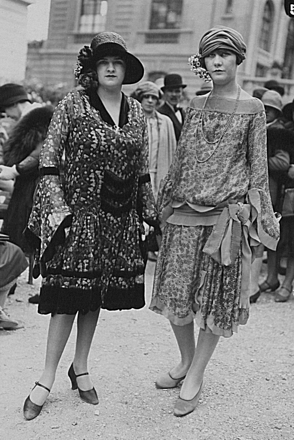 Jusque dans les années 1920, les rubans de soie étaient des accessoires de mode importants, photographie de mode, Seiler & Co, s.d. © Museum.BL, Liestal