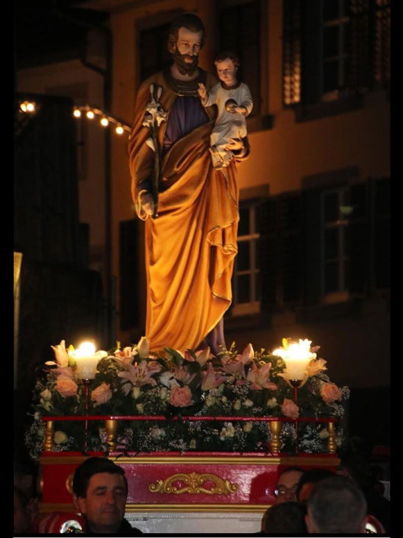 San Giuseppe est porté dans la vieille ville de Laufenburg, 2015 © Antonio Lo Pumo