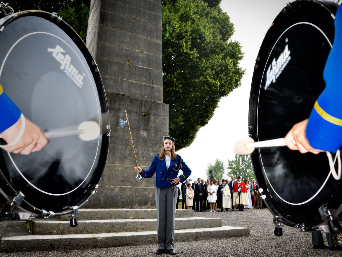 Cérémonie à l’obélisque de Meyriez – début de la matinée, a lieu chaque dix ans (Solennité de Morat, 2016) © Musée de Morat/Charly Rappo