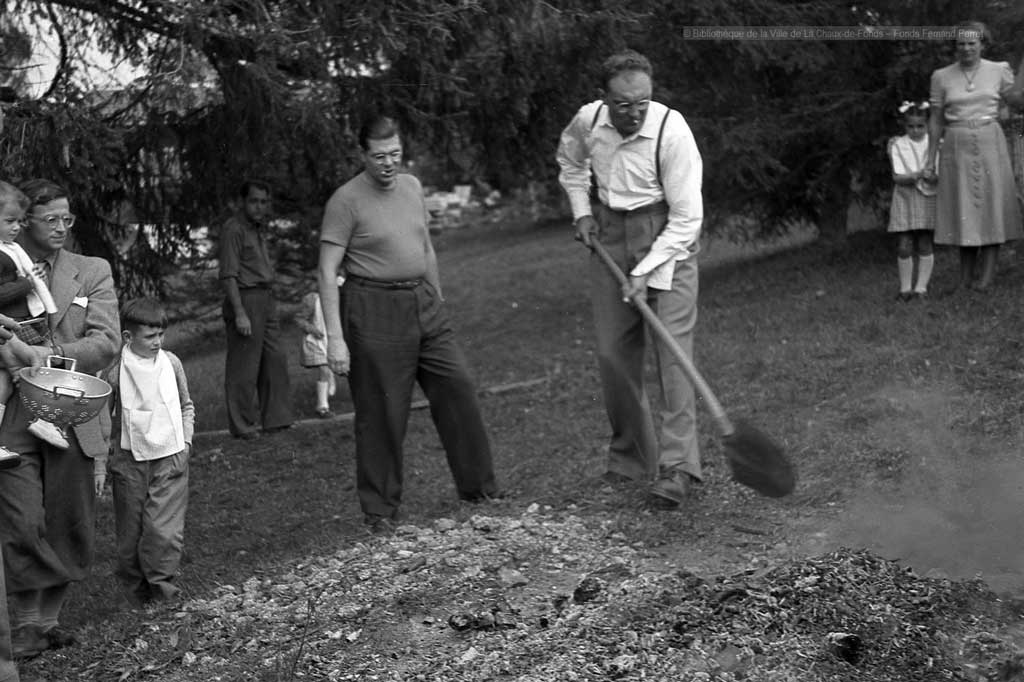 Scena di «torrée» © Fonds Fernand Perret/Département audiovisuel de la Bibliothèque de la Ville de La Chaux-de-Fonds