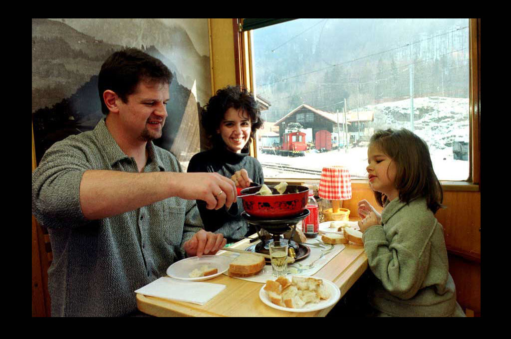 Fondue dans le train Montreux-Bulle mars 1996 © Nicolas Repond