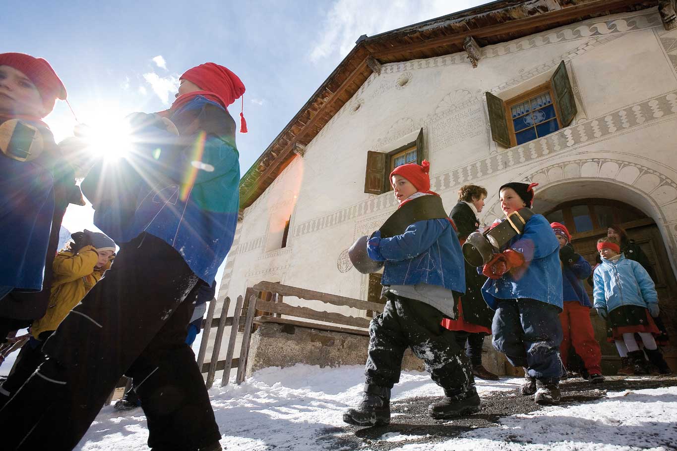 «Chalandamarz» a Guarda © Andrea Badrutt, Chur/ Engadin-Scuol Tourismus