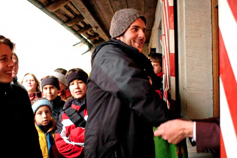 La successione dei partecipanti viene stabilita tramite sorteggio, 2004 © Bruno Meier, Sursee / Gansabhauet-Komitee, Sursee
