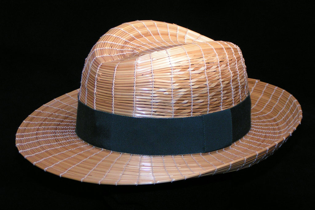 Una cappello «panama» intrecciato con steli di paglia interi © Ottilia Leemann, Oberwil-Lieli