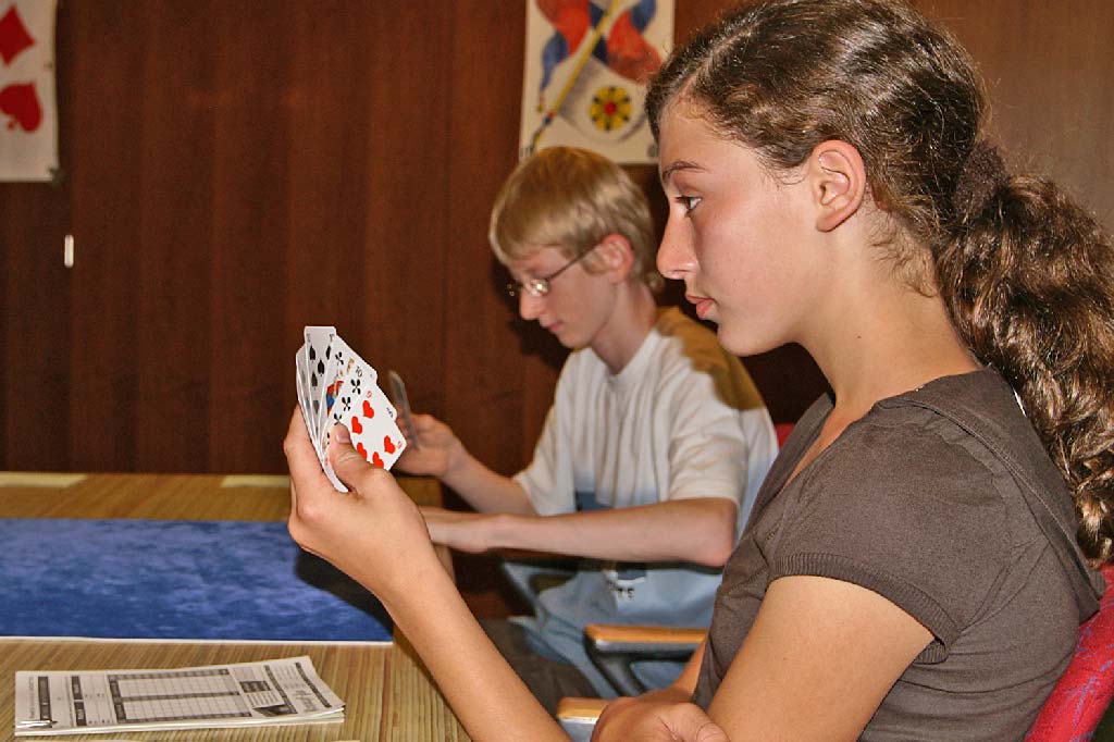 «Schul-Jassmeisterschaft», Mörschwil (SG), 2008: le carte talvolta hanno effetti magici © Trumpf-As/www.trumpf-as.ch