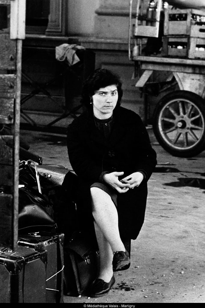 Immigrata italiana alla stazione di Briga, 1963 © Oswald Ruppen/Médiathèque Valais, Martigny