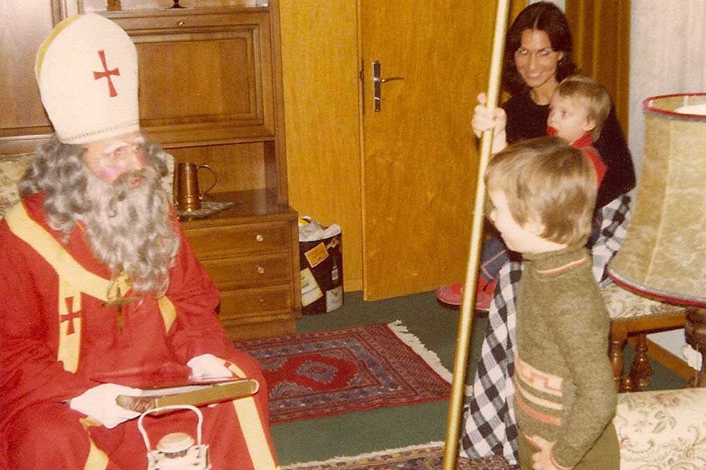 San Nicola in visita da una famiglia di Oberwil (ZG), 1977 © Privatbesitz