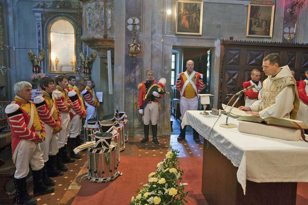 Aquila: I militi durante la solenne celebrazione della domenica © Roberto Pellegrini, 2011
