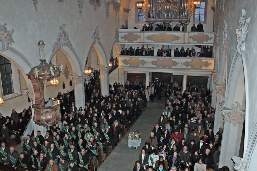 Partecipano alla cerimonia circa 2000 persone di Laufenburg, della Svizzera e del sud della Germania © Lo Pumo, 2011
