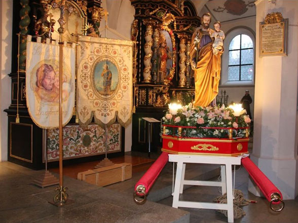 Statua di San Giuseppe nella chiesa Giovanni Battista prima della processione, Laufenburg 2015 © Antonio Lo Pumo