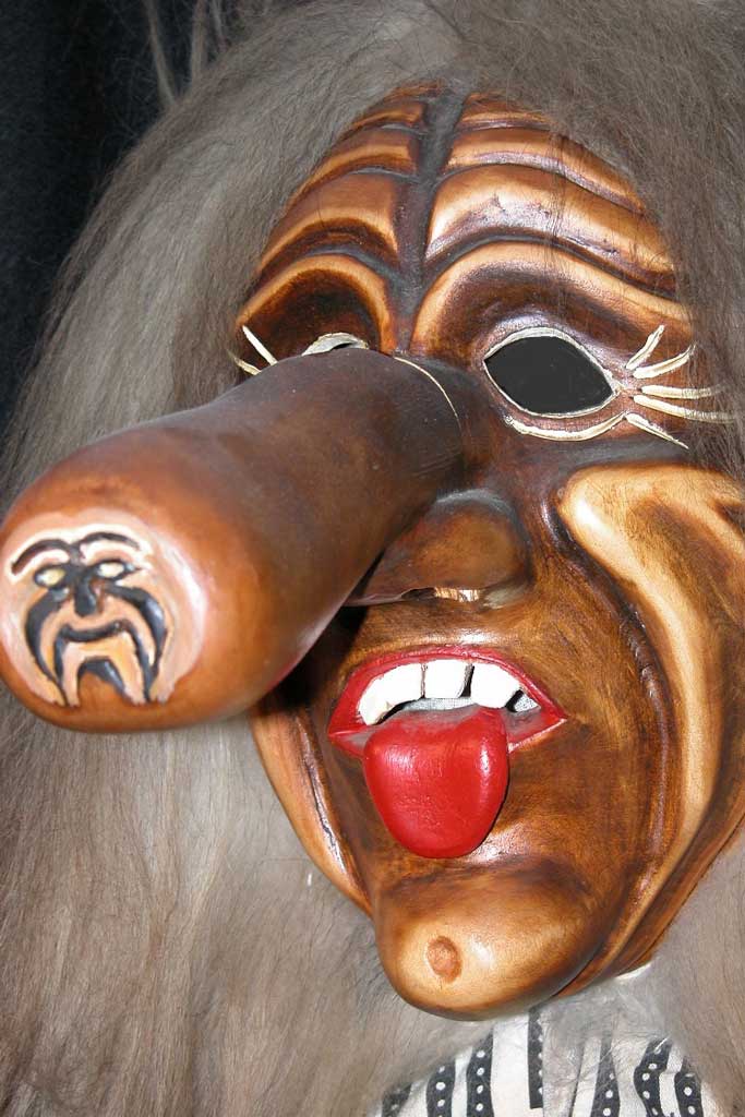«Dr Langnasni», maschera tradizionale di Flums © Schnitzer: Giovanni Testi, Flums