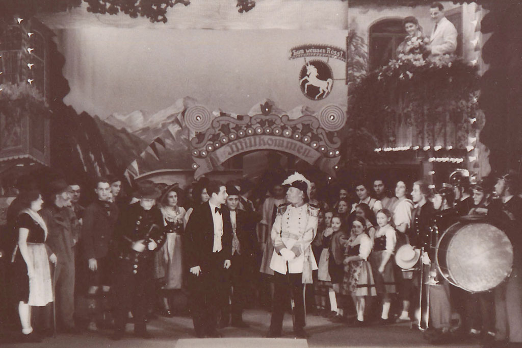 Beinwil, 1946: divenuta famosa, la compagnia rappresenta con successo l’operetta «Im weissen Rössl» © Theatergesellschaft Beinwil am See, 1946