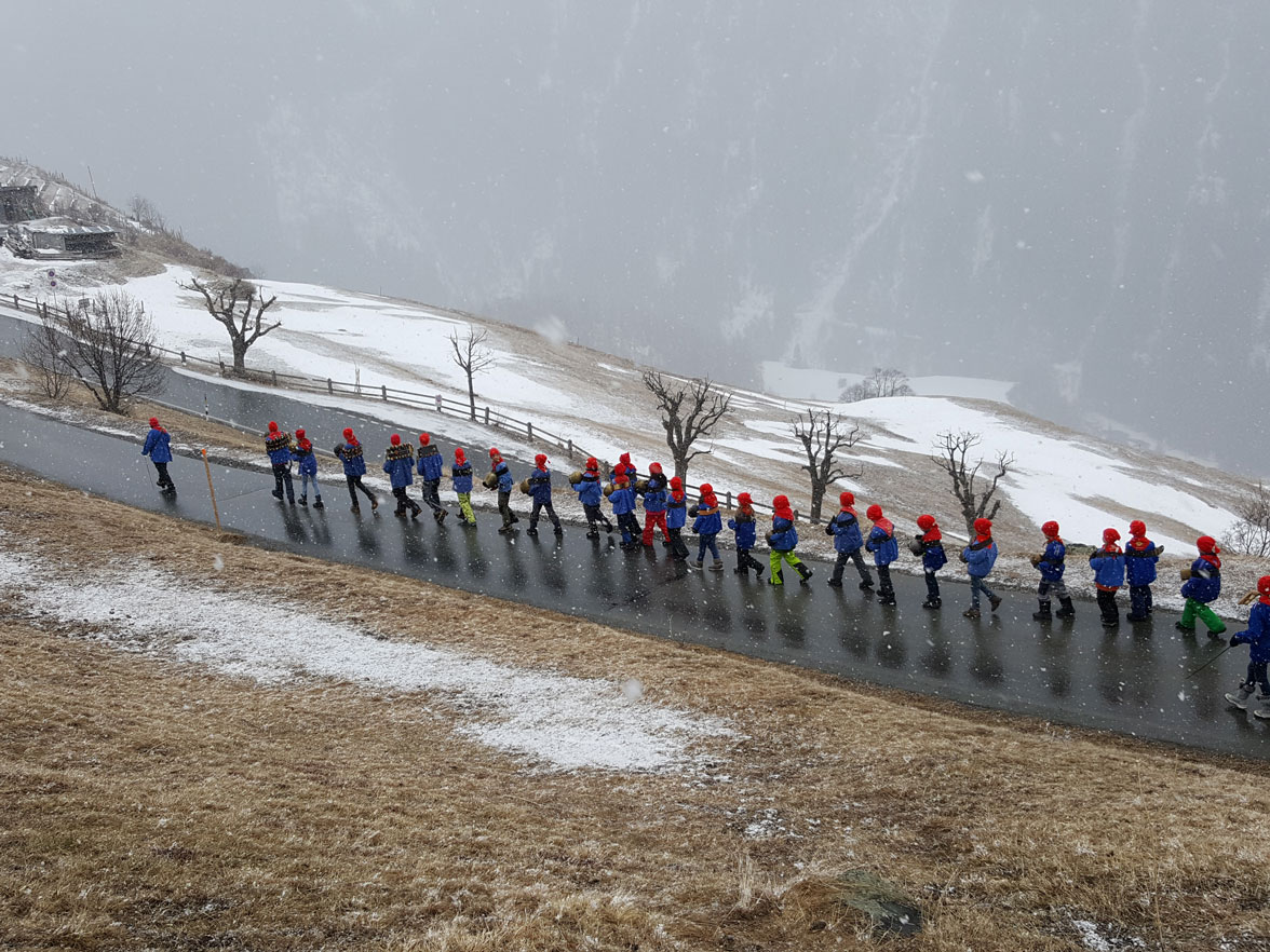 Chalandamarz a Guarda (Guarda, 28.2.2017) © Scoula Scuol