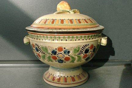 Cun oxid da cobalt vegn la colur blaua stritgada sin ina cuppa da schuppa dad Alt-Langnau © Töpferei Maurachern, Wichtrach, 2010