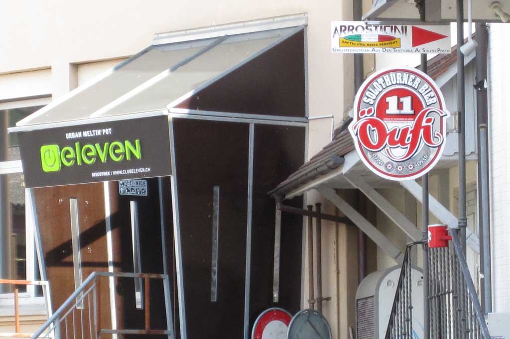 Il club «eleven» sa chatta gist sper la bieraria dal «Öufi-Bier» © Melissa Dettling, Solothurn, 2011