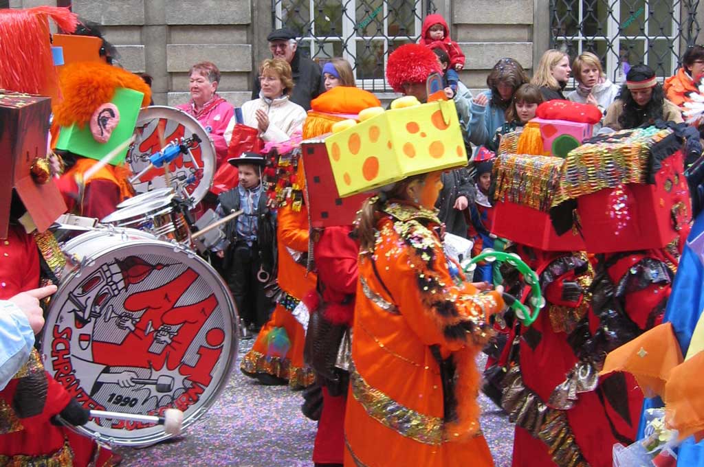 La musica da tschaiver d'uffants «11i-Schränzer» al tschaiver 2006 © Fabienne Guggisberg, Solothurn, 2006