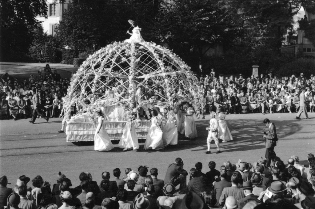 Festa da la vendemia, Neuchâtel, 1949 © Fonds Max Chiffelle/Département audiovisuel de la Bibliothèque de la Ville de La Chaux-de-Fonds