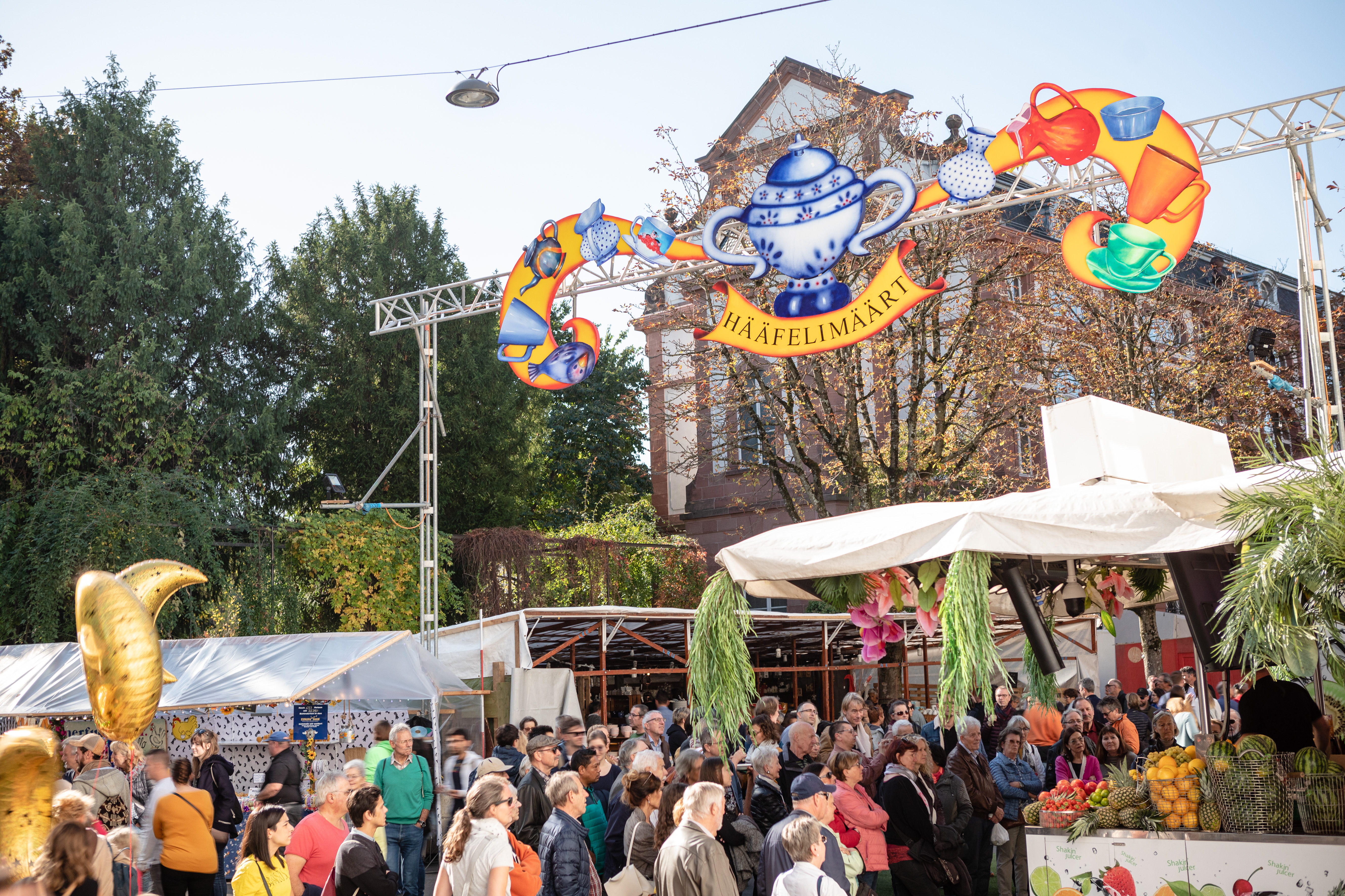 Auf dem Petersplatz und am «Hääfelimäärt» werden allerlei Waren angeboten. © Bettina Matthiessen, 2019