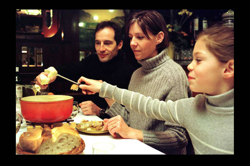 Fondue dans un café à Bulle février 2000 © Nicolas Repond