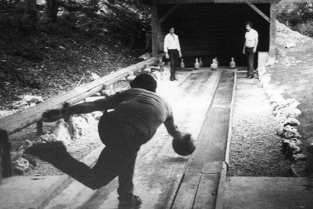 In dals ultims gieus da tgeiels da Neuchâtel a Pertuis © A. Schneider/Département audiovisuel de la Bibliothèque de la Ville de La Chaux-de-Fonds, 1984