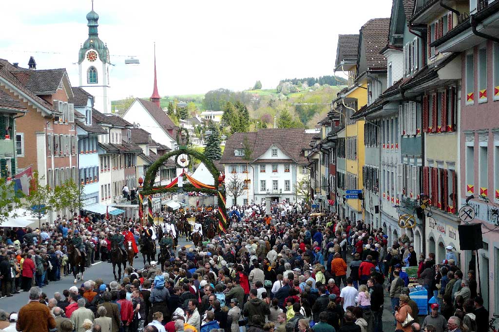 Vitg da Beromünster, 2008: ils chavaltgaders arrivan tras l'artg da triumf © Regula Muff, Gunzwil