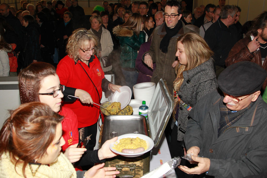 Distribuziun da risot e da liongias da portg © Massimo Pedrazzini