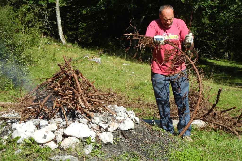 Preparaziun dal fieu © Hugo Guillaume-Gentil, Patrick Pointaire, 2011
