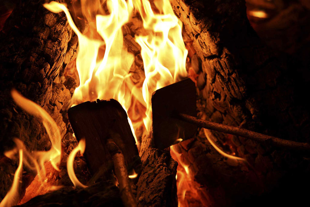 Las rudellas cumenzan ad arder © Nicola Pitaro, 5 da mars 2006